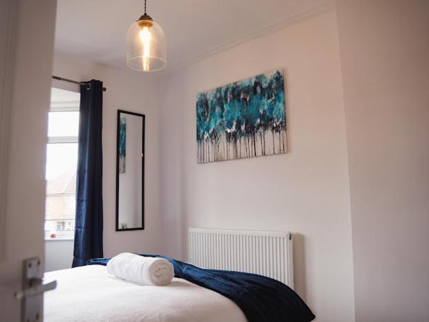 Home In Speke- 8 Mins Walk To Airport Exterior foto